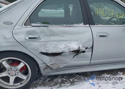 1998 Nissan Skyline z USA, uszkodzony, nr VIN HR33105907